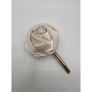 Vintage Clip Paris Ivory Fabric Rose Flower Hair Clip Gold Tone, J-01-101